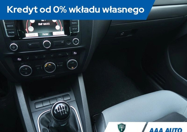 Volkswagen Jetta cena 40000 przebieg: 121094, rok produkcji 2013 z Działoszyn małe 326